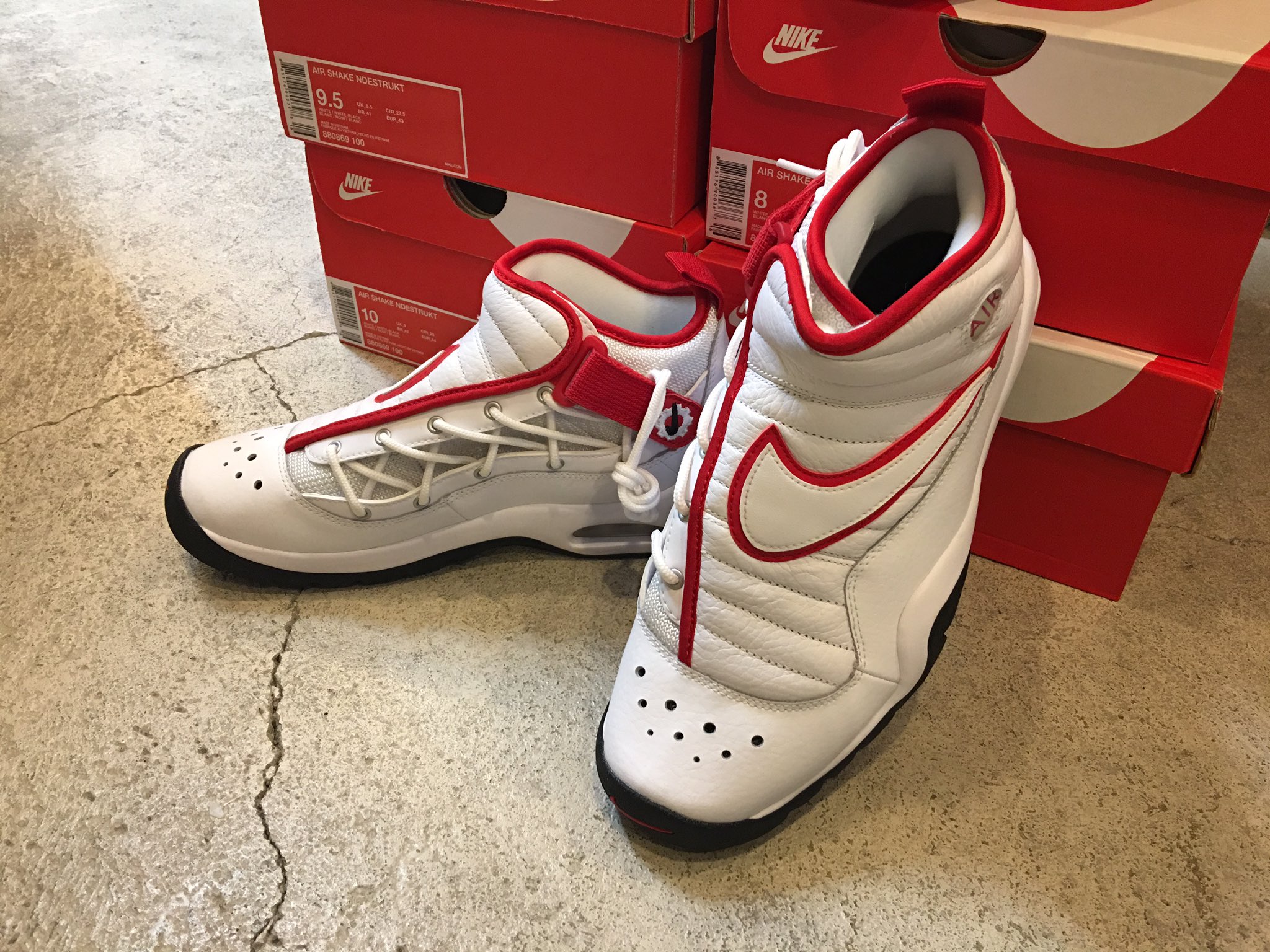 Donoban Amagasaki Nike Air Shake Ndestrukt Nbaのスタープレイヤー デニス ロッドマン が着用していた事でも知られるナイキ エア シェイク インデストラクトが緊急入荷致しました Tax T Co Y4shrggquc Twitter
