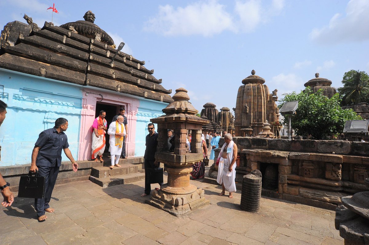Some more pictures from the Lingaraj Temple in Bhubaneswar.