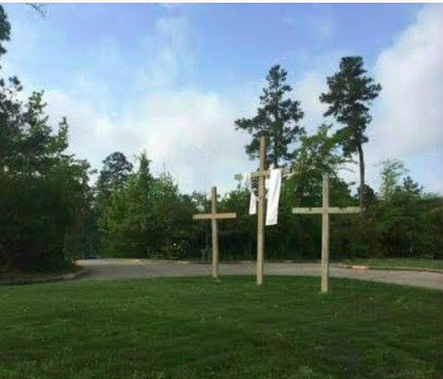 WrapItUpJanet's tweet photo. He is risen! Have a blessed Easter. #HappyEaster https://t.co/WAEzec4QF6
