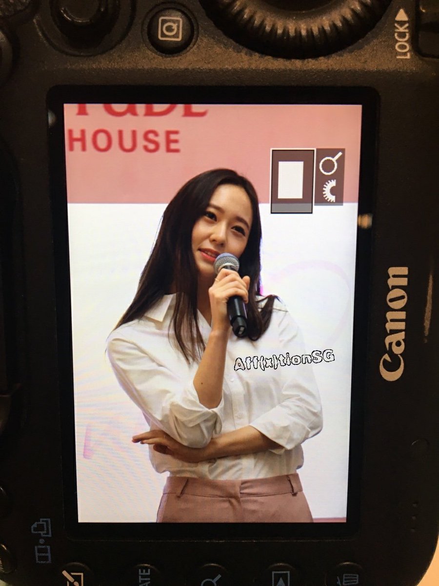 affxtionsg's tweet photo. Meet&amp;Greet Part 1 Krystal previews.
Alot of forehead today hehehehe.😍
#EtudeHouseSG #EtudeHouseXKrystalSG #LifeIsSweet https://t.co/KxRdSjzJTI