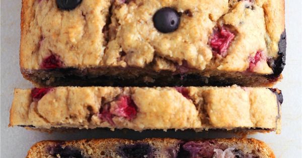 NutriFactsShow's tweet photo. #nutrition #wellness Whole Wheat Strawberry Blueberry Banana Bread -- an easy clean-eating breakfast or snack! Thi… https://t.co/iI4lcfU8qS https://t.co/61kZLe53uY