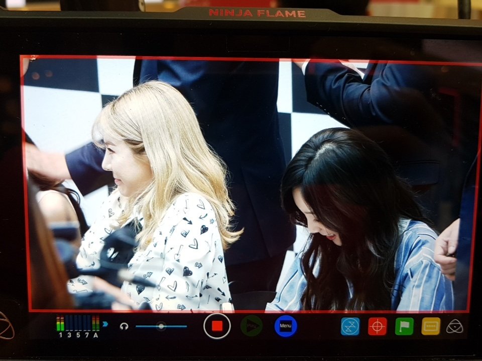 [PIC][16-04-2017]TaeYeon – Sunny – Tiffany – HyoYeon và SooYoung tham dự buổi Fansign cho “G-SHOCK CRAZY TOUGHNESS” vào chiều nay C9gswdqUIAQrzaT