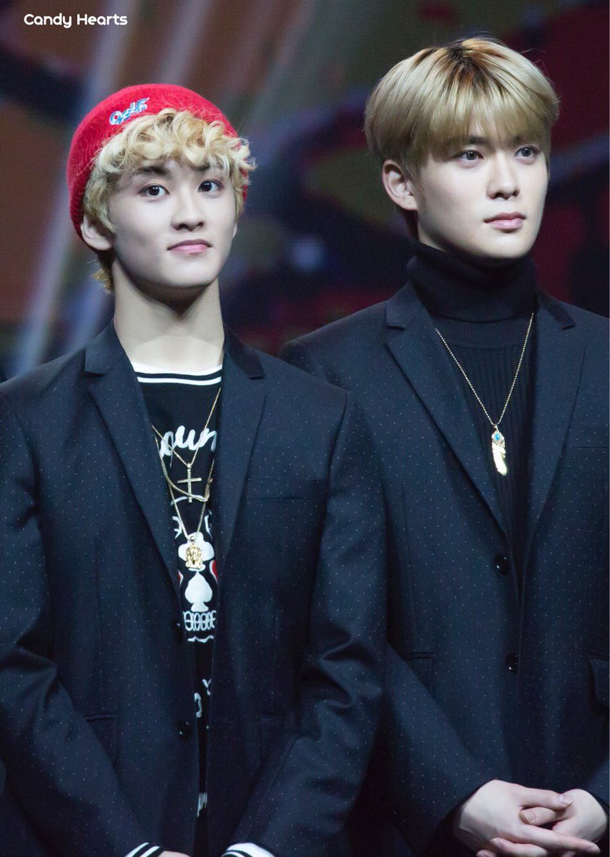 candyhearts142's tweet photo. 170408 VCHART AWARDS
#NCT #NCT127 #재현 #JAEHYUN #마크 #MARK #NCT127 https://t.co/st0NBqtRkk