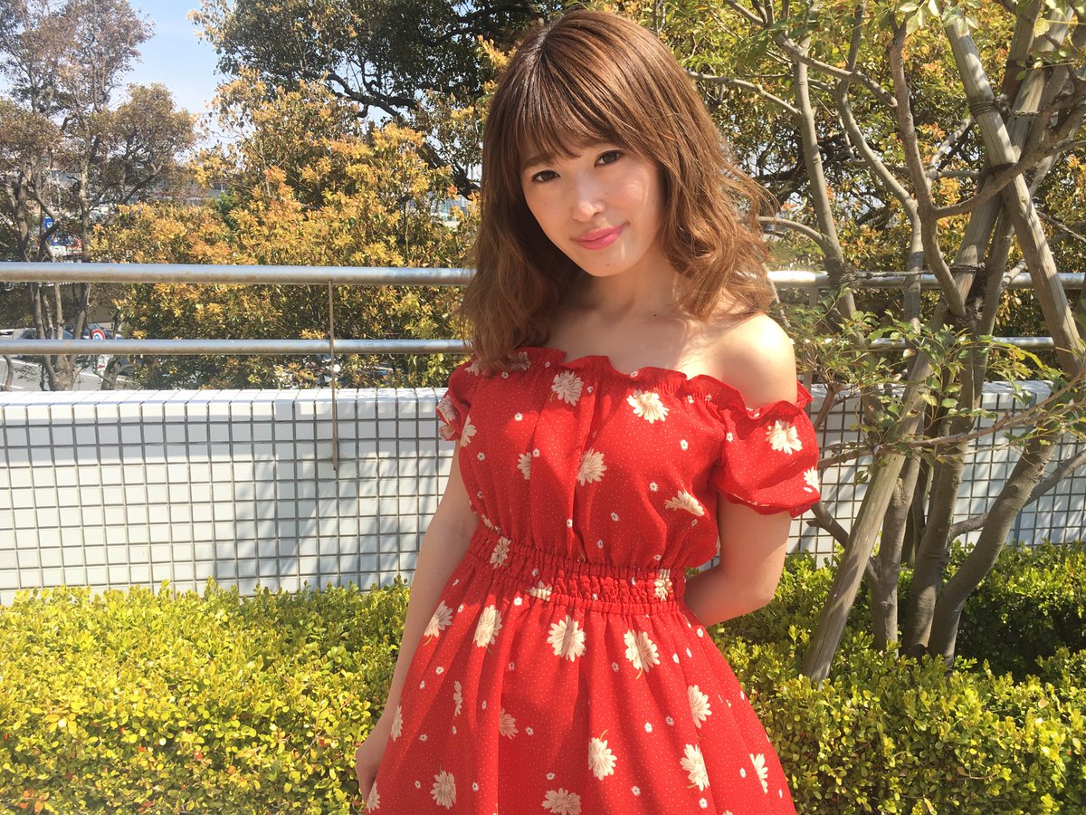Dazzlin ららぽーと東京ベイ店 おすすめワンピース ドットマーガレットオフショルワンピース 7 900 Tax Size F 夏らしいカラーの大人気ワンピース オフショルでゆったりとウエストからの切り替えが可愛いシルエット スニーカーでカジュアルにも