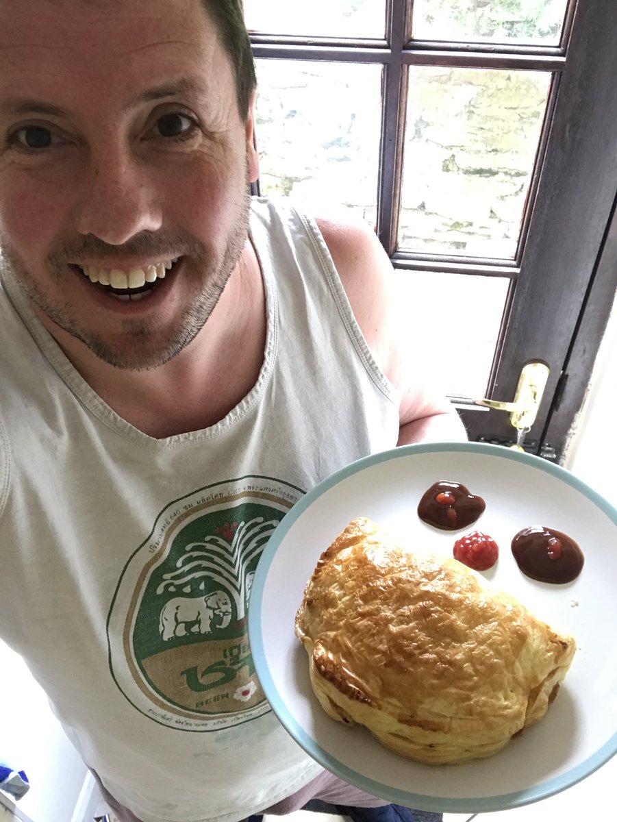 sniffer24601's tweet photo. @ChefTomKerridge nothing like knocking up a Tom Kerridge Bubble an Squeak pastie for Easter Sunday Brunch. Just need to work on portion size https://t.co/8BytU052kA