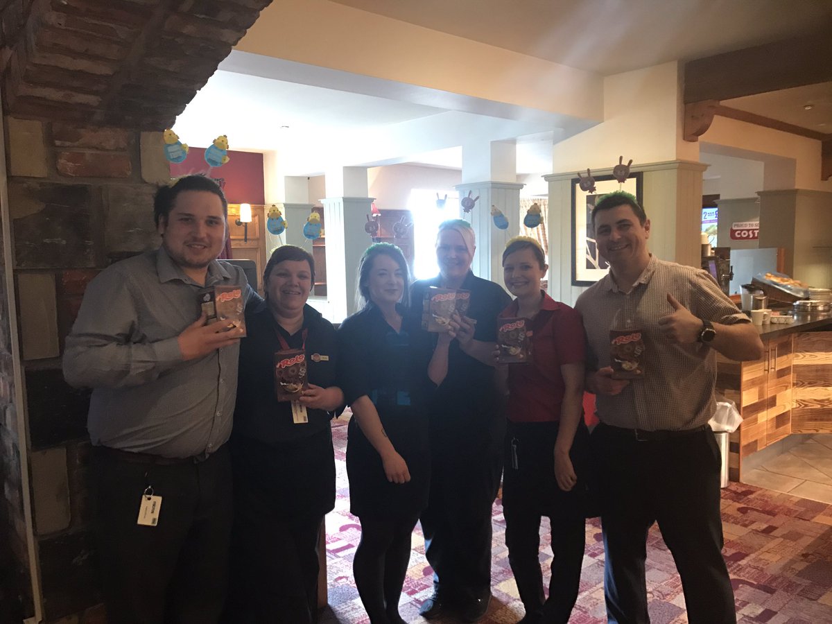 Treating the team to an egg for their hard work ☺️ getting into the Easter spirit 🐣🐰 #EasterWeekend <a href="/MarkCash15/">Mark Cash</a> <a href="/mikebrayley1/">Mike Brayley</a> <a href="/amylou8725/">Amy</a>