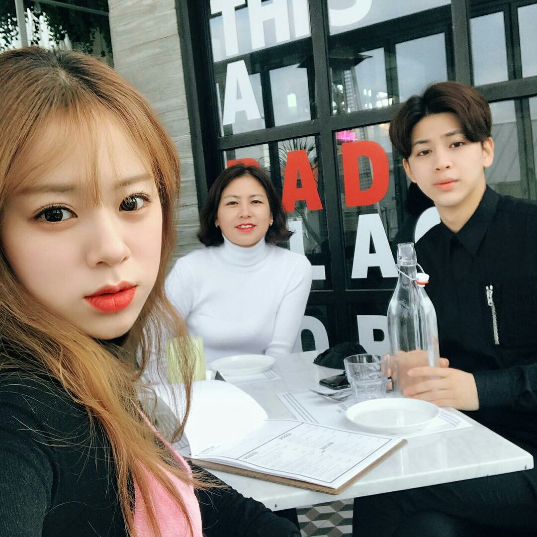 EUNJINS0NG's tweet photo. 🌼🌼 a welcome to you 🌼🌼

Song Yunhyeong's sister - Song Eunjin 
1996L
- ulzzang - https://t.co/Itv0A452c1