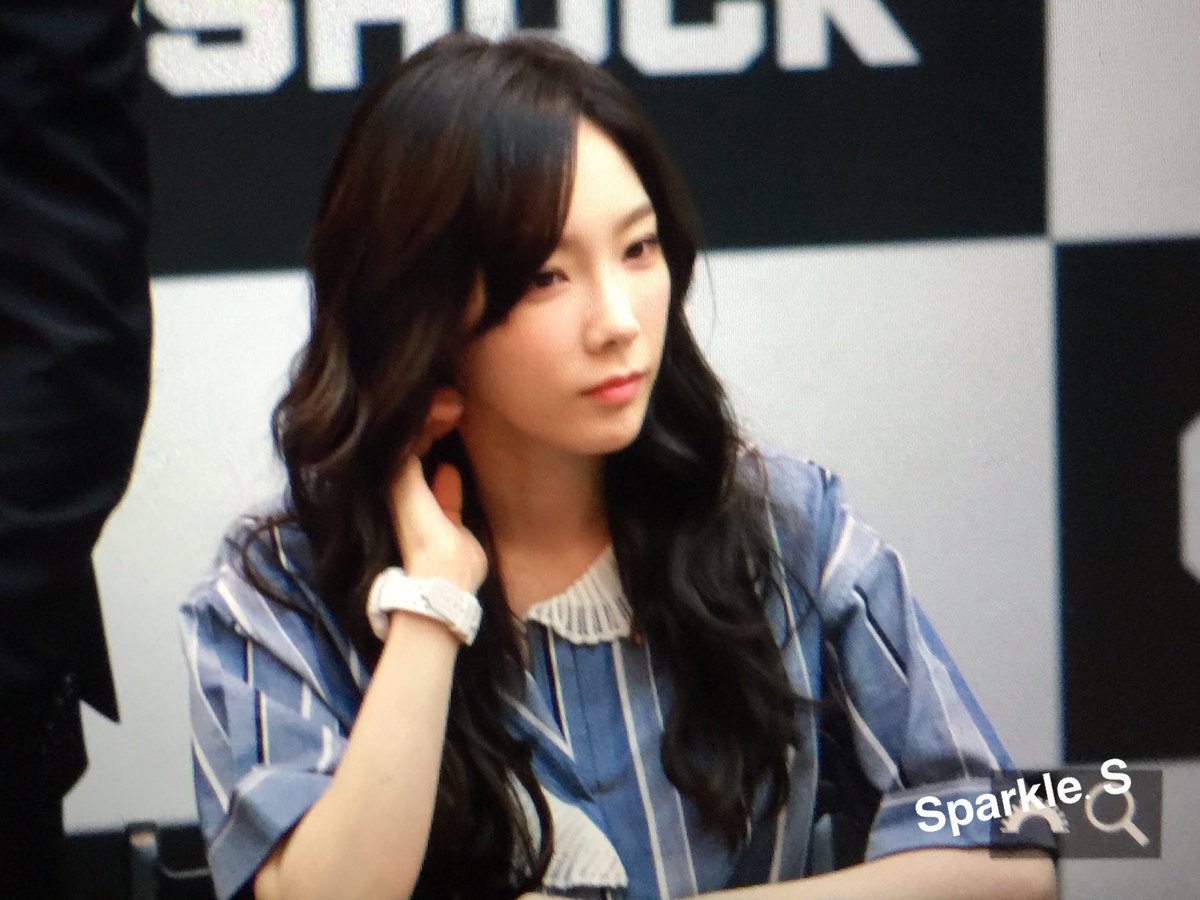 [PIC][16-04-2017]TaeYeon – Sunny – Tiffany – HyoYeon và SooYoung tham dự buổi Fansign cho “G-SHOCK CRAZY TOUGHNESS” vào chiều nay C9hIVgwVYAABahA