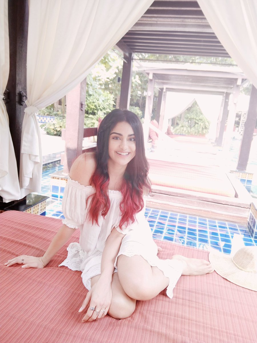 adah_sharma's tweet photo. Happy Sunday ! 🤗🤗 https://t.co/ceC0XmZQVr