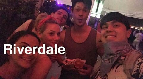 RossButlerSP's tweet photo. Fotos de Ross en #coachella con el cast de #Riverdale https://t.co/GWb8iM5LGs