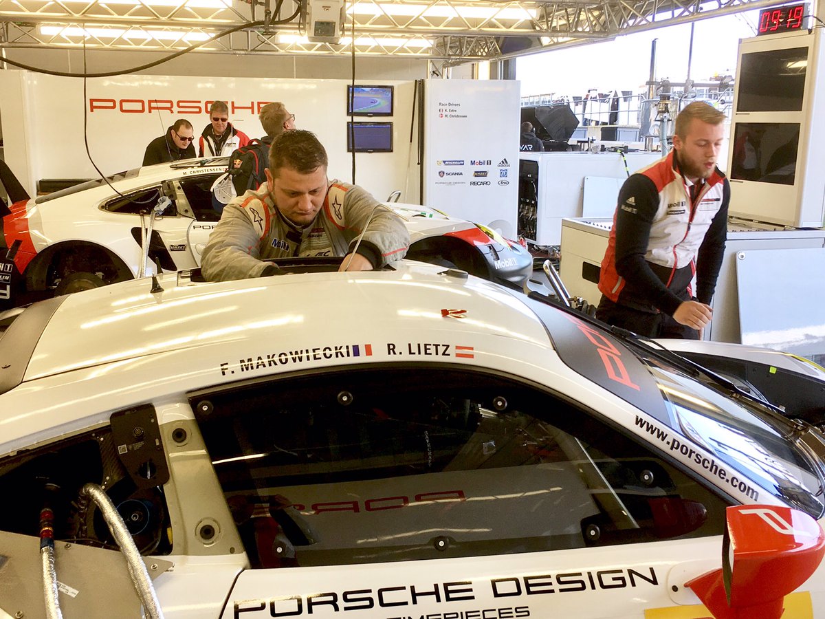 Sunday morning in the #PorscheGTTeam garage. The #6hSilverstone will start at 12 hrs local time (13 hrs CEST). #911RSR <a href="/FIAWEC/">FIA World Endurance Championship</a> <a href="/Porsche/">Porsche</a>