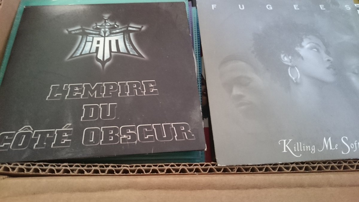 FabienBorne's tweet photo. T'es un ancien quand t'as connu les singles 😀 https://t.co/eUeo1ztY1X