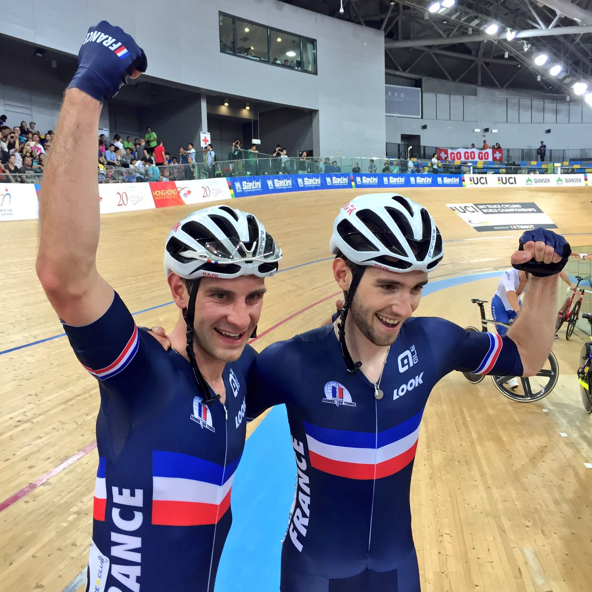 The French🇫🇷 pair <a href="/KneiskyMorgan/">Kneisky Morgan</a> and <a href="/Ben__Thomas_/">Benjamin Thomas</a> takes 🥇in the Men's Madison! #TWC2017