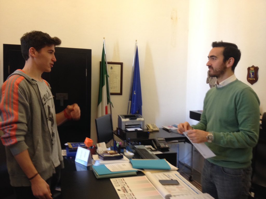 DegiorgiPiera's tweet photo. Incontro fra gli studenti impegnati in #ASOC1617 @Monithon @CanudoASOC1617  ed il Sindaco di Gioia del Colle per promuovere la trasparenza https://t.co/e5Gsnc7OMp