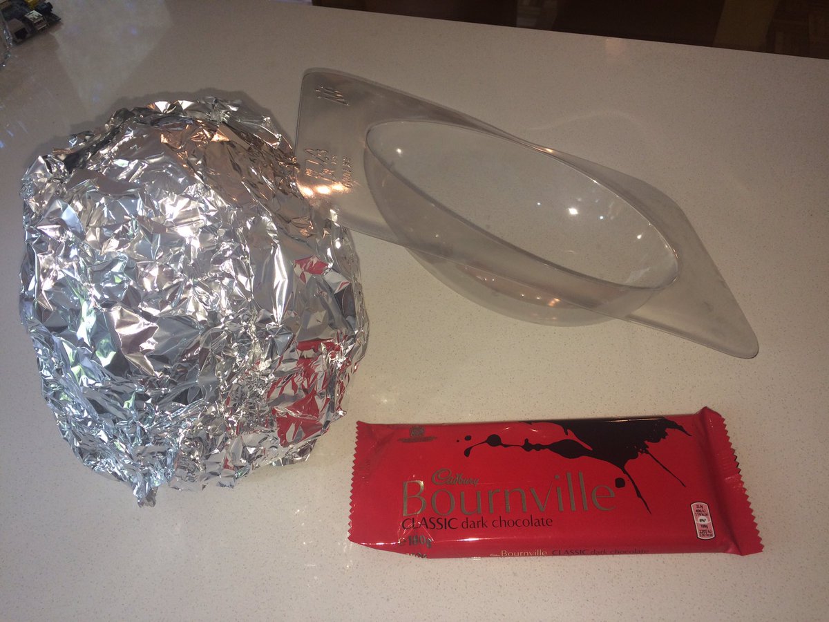 minispiderbike's tweet photo. Happiest Easter ever for me, received a homemade Easter egg made of 4 @CadburyUK Bournville bars.  Best chocolate in the world! https://t.co/WBhaPBTLkW