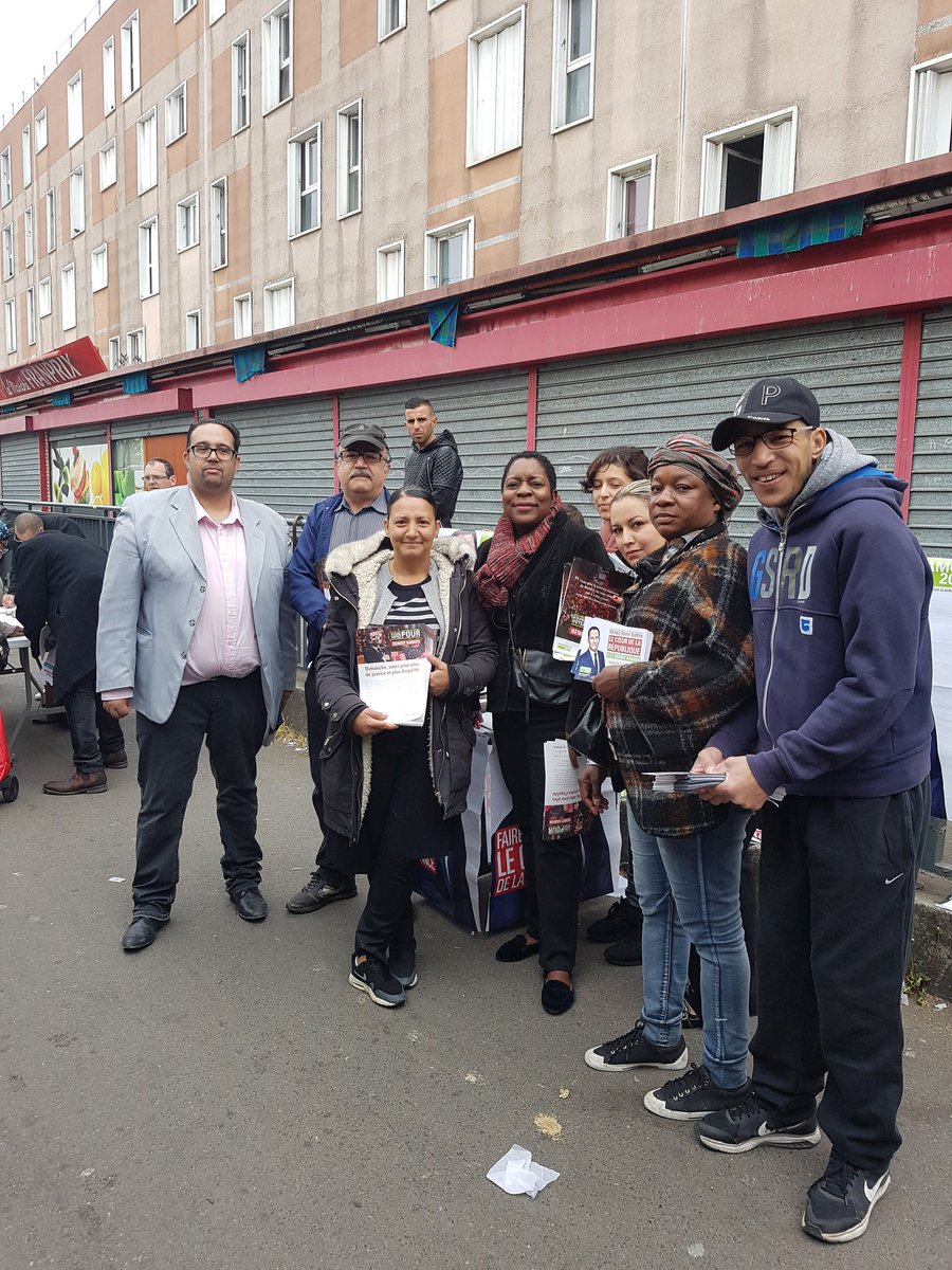 SLaatiriss's tweet photo. Dernière ligne Gauche pour la  Mobilisation pour #Hamon2017 au marché de Grigny 91. Tous à République le 19 avri
@91avecHamon 
@ps_essonne https://t.co/bXeaiir4eU