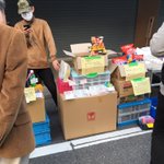 戦後の闇市かな？ｗ秋葉原の路上でピザポテトの転売が行われている模様!