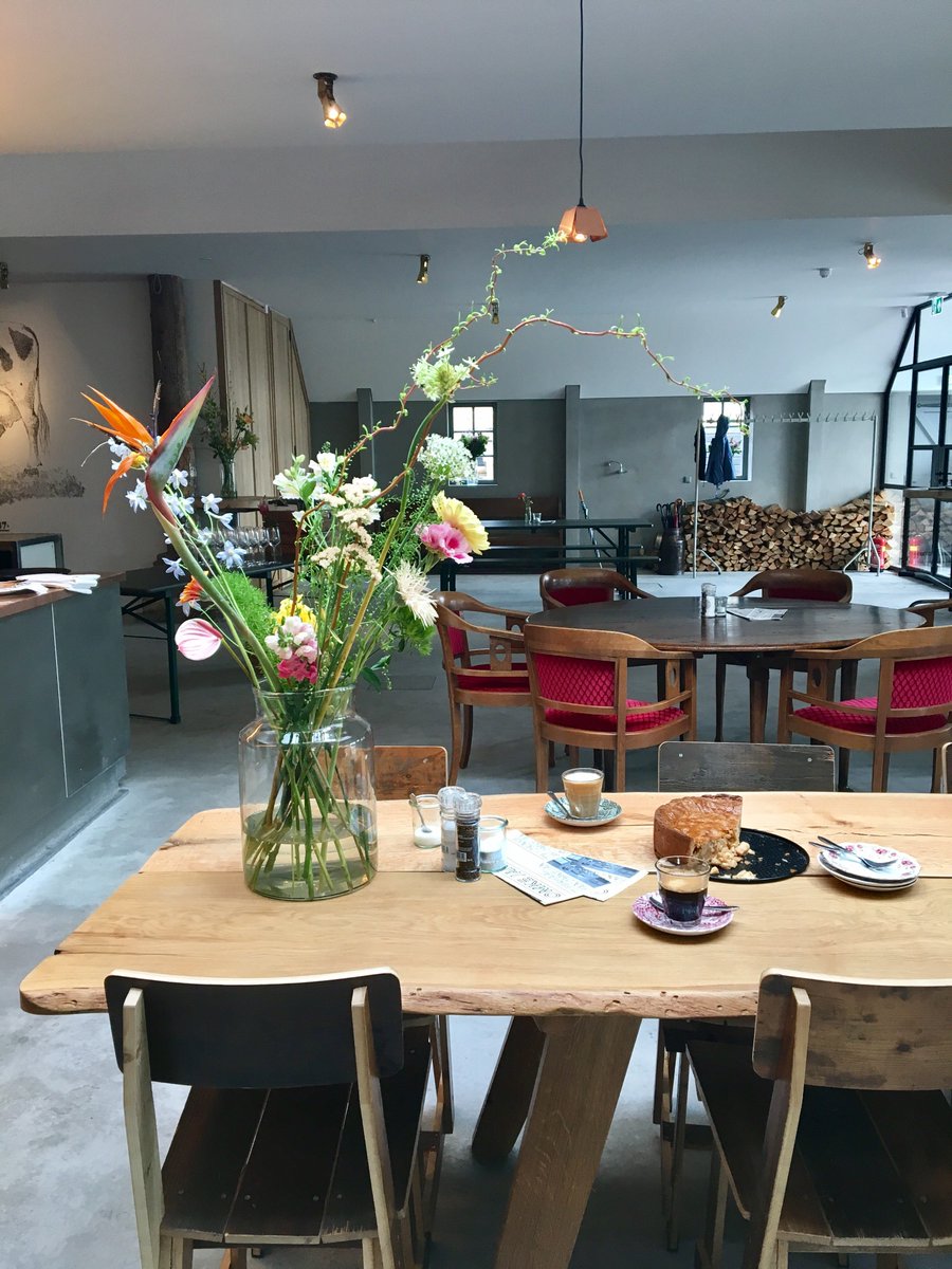 Wij zijn het hele paasweekend open! Vanavond zitten we vol, morgenavond nog een paar tafeltjes vrij. Wolkom!