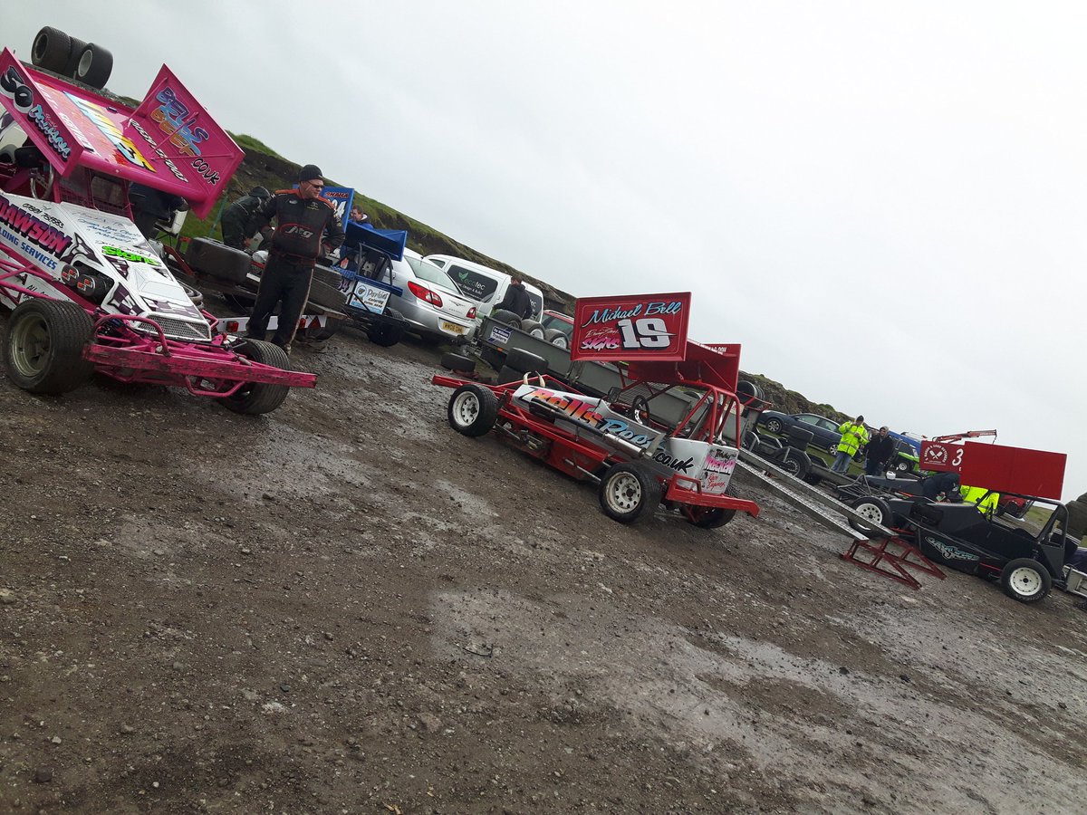 wartononline's tweet photo. Its early but everyone getting ready to race #WartonStockCarClub #StockCars #Minis #MicroBangers #Carnforth #Kendal #LakeDistrict #Morecambe https://t.co/bCt6vSeePj