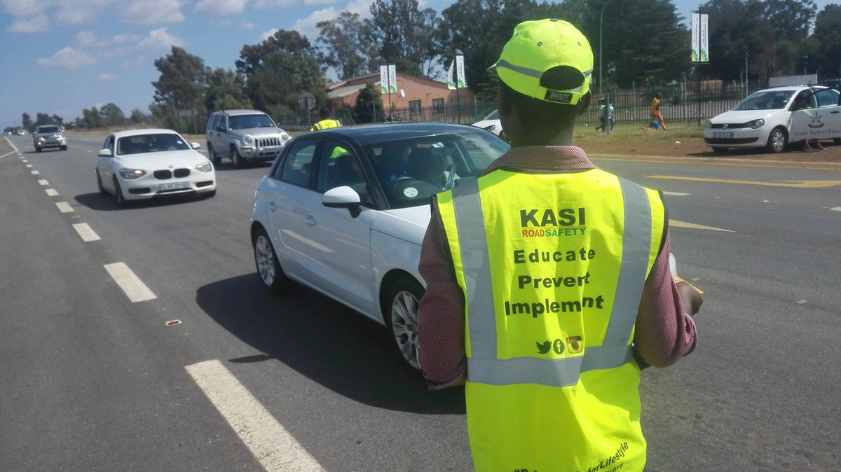 KasiRoadSafety's tweet photo. #TeamKRS out in #Zuurbekom, N12 promoting #RoadSafety with @GP_CommSafety @GTP_Traffstats @DoTransport @RAF_SA @rtia_aarto @_ArriveAlive https://t.co/Ihkl8I8ex4