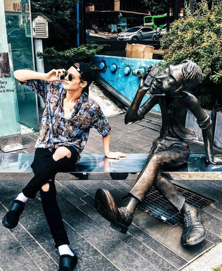 Un tonto muy tonto.

[@bxroquesculptor ]