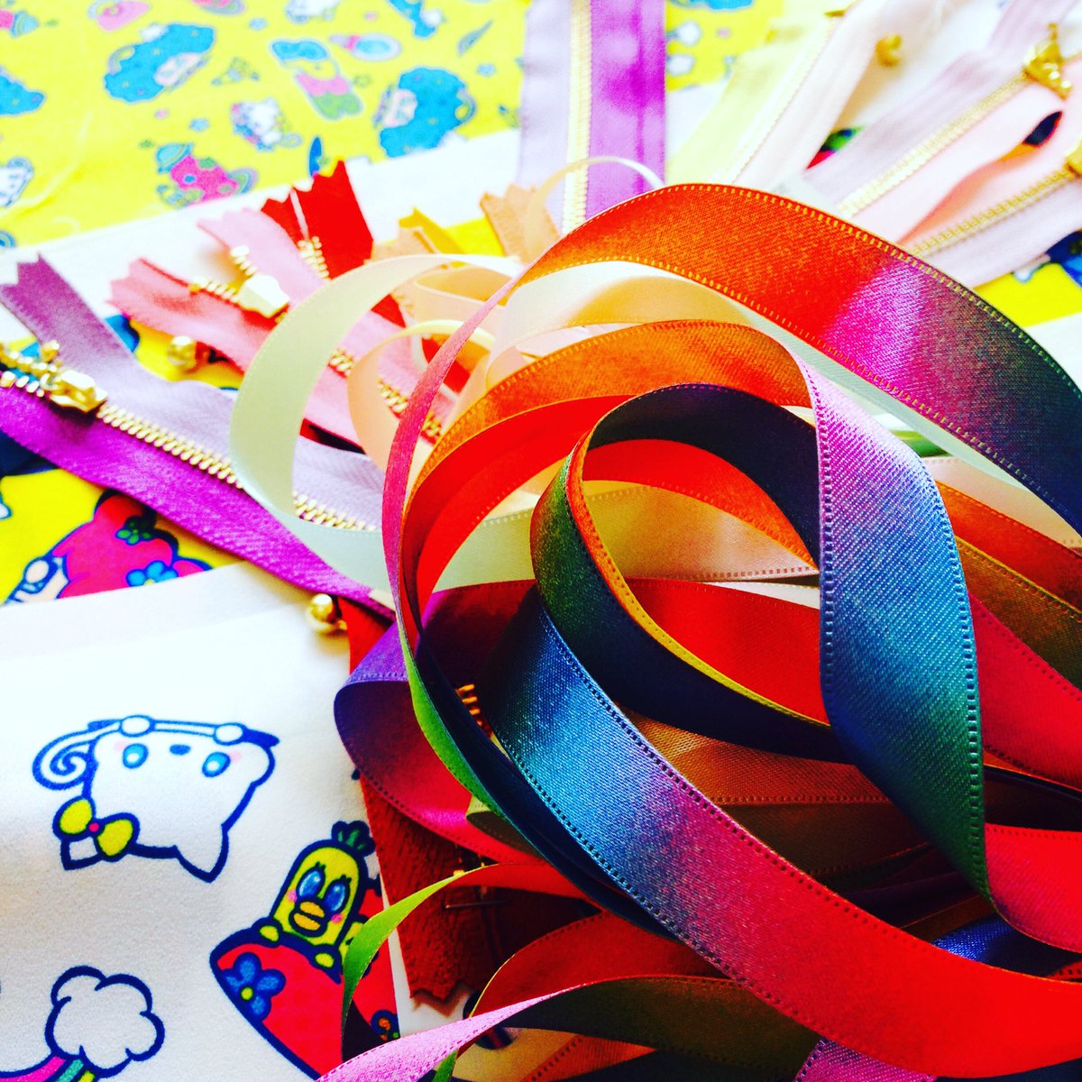 Dreamooland_Moo's tweet photo. 🦄✨💖 オリジナルのキャラの布いっぱい🎀
#handmade #character #illustration #art #SPBB #superbarba #punipuni5 #atc #arttoyculture #dreamooland #moo #ハンドメイド https://t.co/5USqRo1BJ8