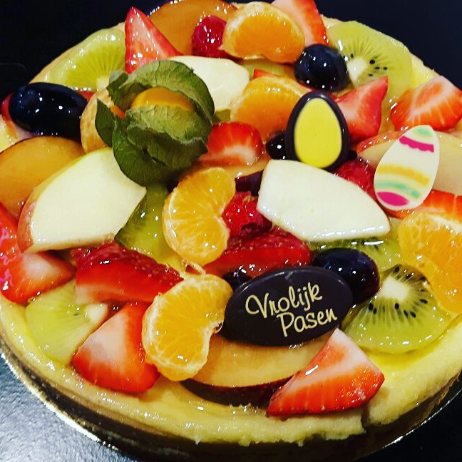 marcel_leferink's tweet photo. Tartellettes een feest om te zien en te eten nieuw bij Echte bakker Boenders #echtebakker #aardbeien #licor43 #chocolade #versfruit https://t.co/BDBfmGnXXm