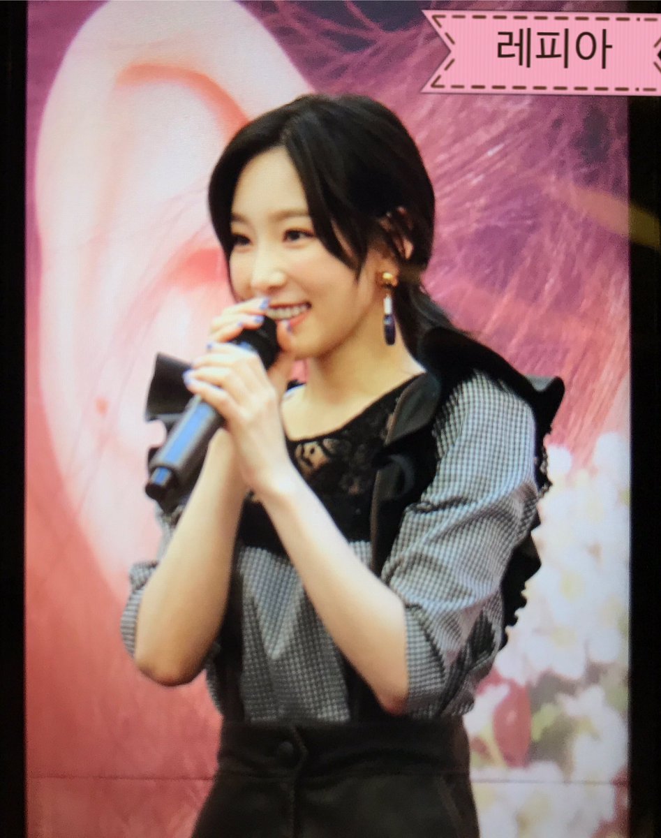 [PIC][16-04-2017]TaeYeon tham dự buổi Fansign cho “MY VOICE DELUXE EDITION” tại AK PLAZA vào chiều nay  C9hxJQnV0AA1RPp