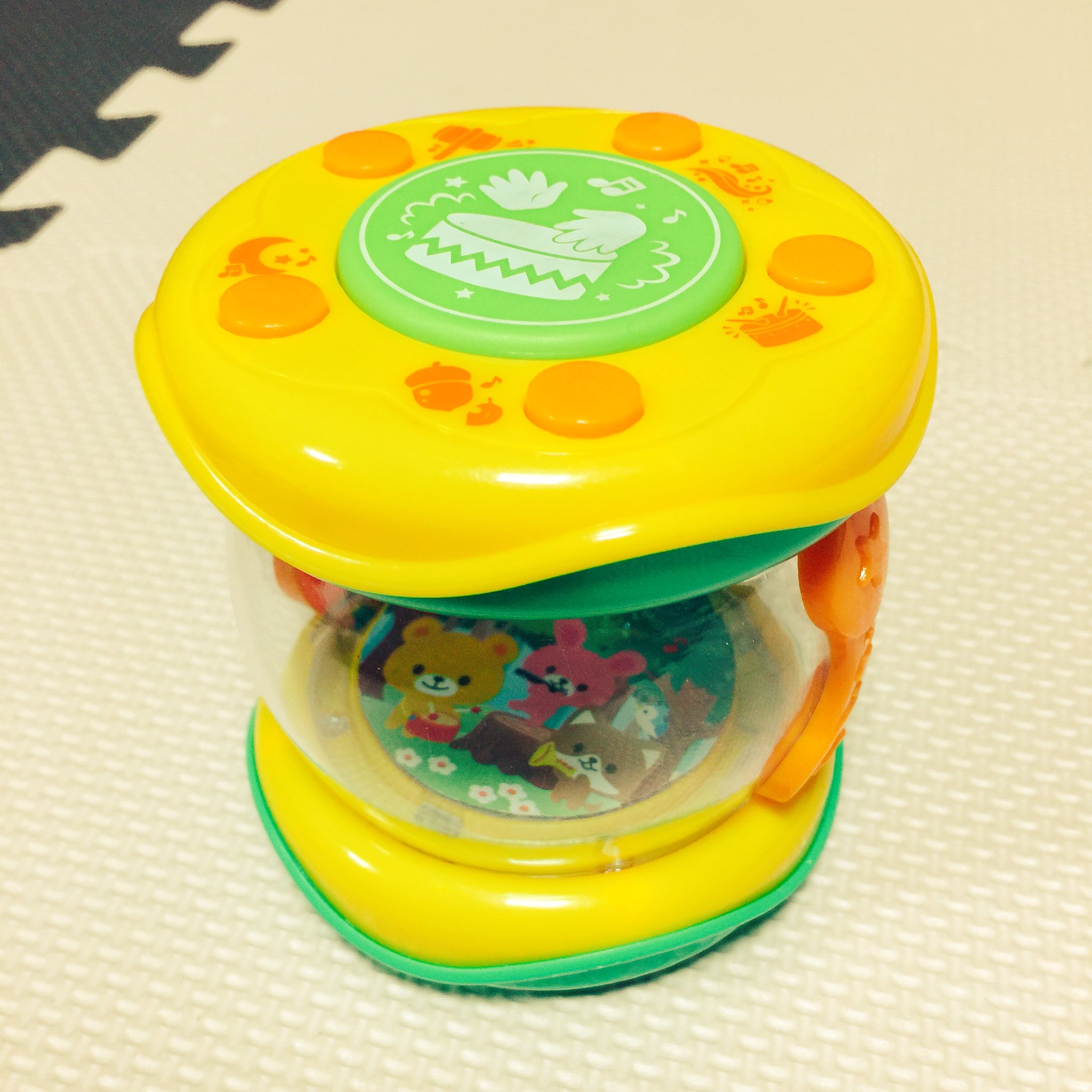 Matuuuuunさんと他24人 西松屋で買ったタイコdeトンというおもちゃなんだけど 裏技を発見した 画像の上と右と下のボタンを押しながら 月のボタンを連打するとシークレットトラックが流れる シークレットトラックが6種類くらいある Matuuuuunさんと他24人 西松屋で買ったタイコdeトンというおもちゃなんだけど 裏技を発見した 画像の上と右と下のボタンを押しながら 月のボタンを連打するとシークレットトラックが流れる シークレットトラックが6種類くらいある