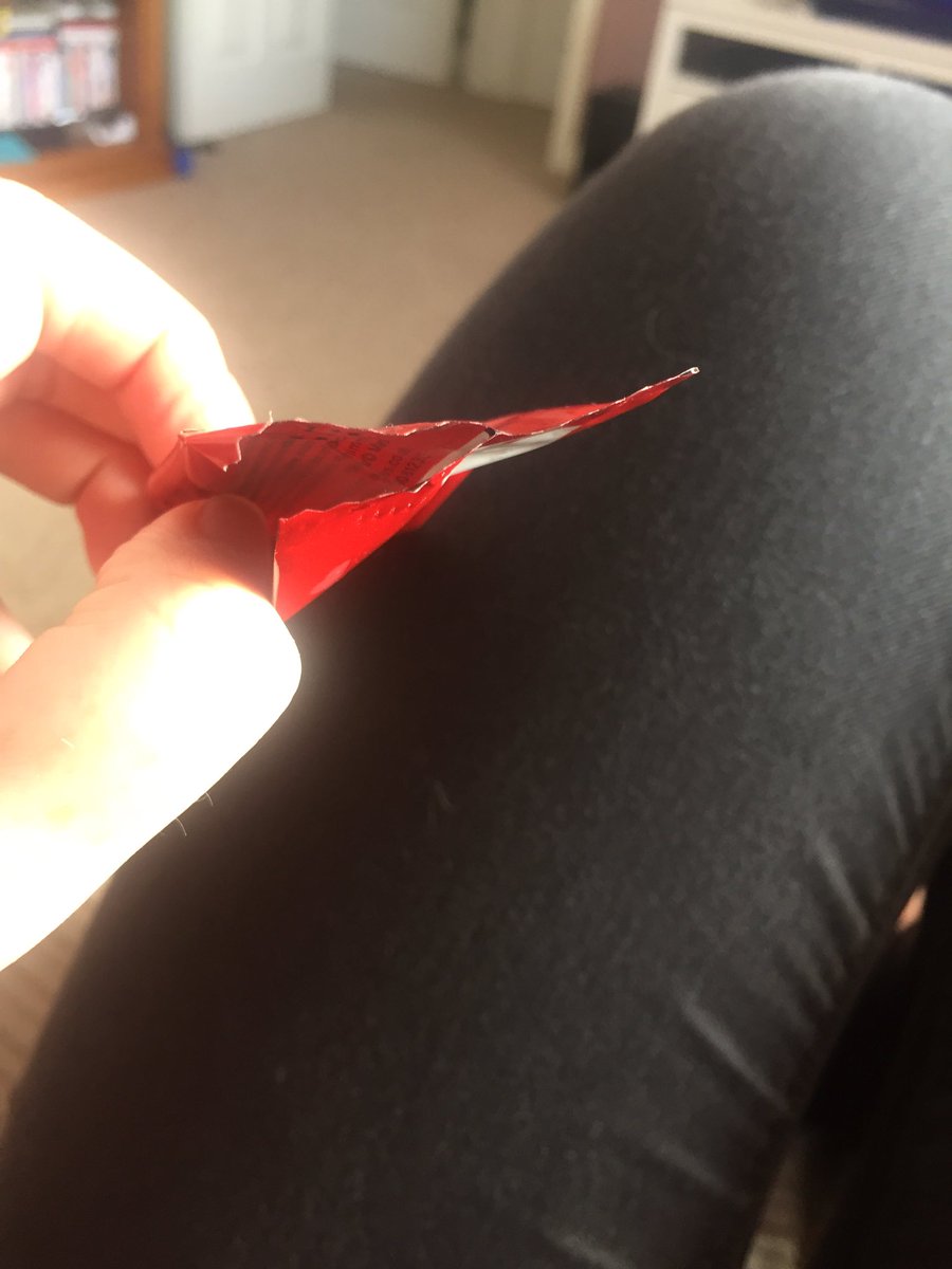 cdlrobinson's tweet photo. @NestleUKI opened my Easter egg and one of the chocs packet is fully sealed but empty! Not a happy Easter 🐣 https://t.co/D5Sre1nCsK