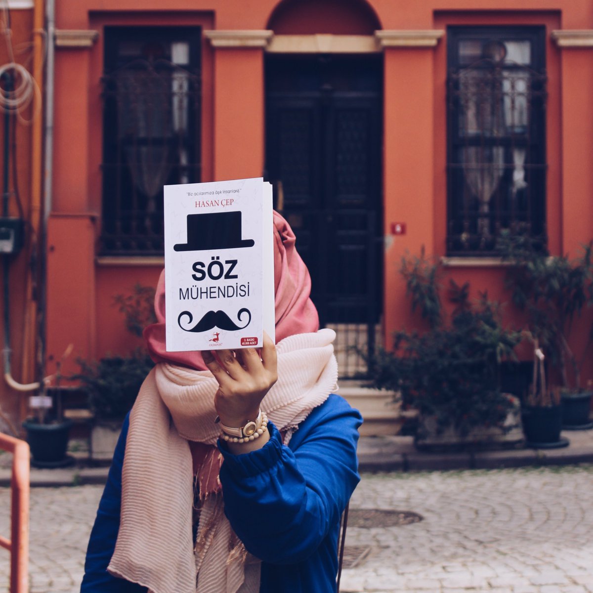 Bu Tweet'i RT yapan 5 kişiye Söz Mühendisi Kitabını imzalı olarak hediye edeceğim. 🖐📚