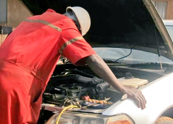 UNRA_UG's tweet photo. Your car will be towed to the garage; for yr life, that will be the end of it! Continue driving safely this holiday! #FikaSalama #UNRAcares https://t.co/6rpzln7GoV