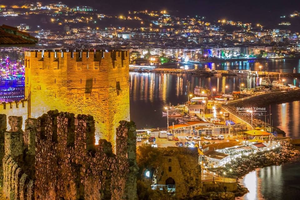 trtavaz's tweet photo. Alanya'yı bir de gece ışıklandırmaları ile görün! https://t.co/hptMTQryb4