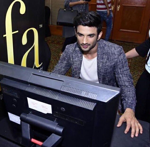 BollywoodTale's tweet photo. Rumoured couple Sushant and Kriti at the #IIFAVotingWeekend 😍
.
#Bollywood #SushantSinghRajput #KritiSanon #IIFA https://t.co/zCksywJlnM