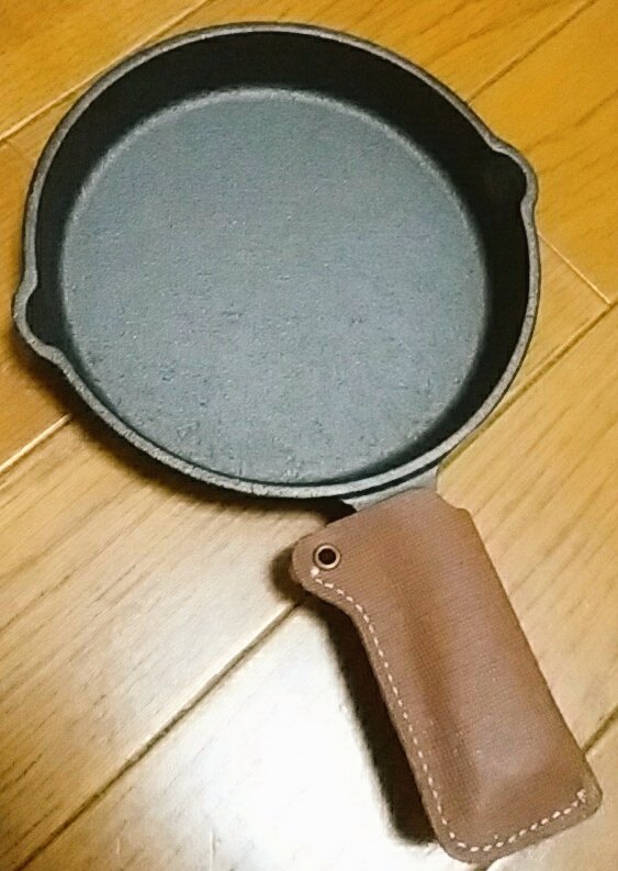 ゆき スキレットのハンドルカバーはダイソーのライターケースがいいと教えてくれた方に感謝 スキレット