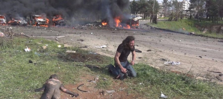 La imagen de un fotógrafo desolado por la tragedia se convierte en el símbolo del drama en Siria atres.red/uoeqt1