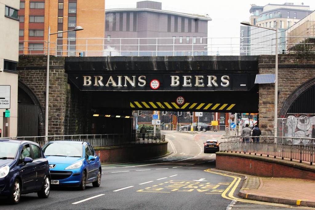 Brains, beers, best friends. #6 #uk #ukseries #cardiffbythesea #beautifulcardiff #beautifulwales #oneplus3 #oneplus ift.tt/2ppM8RM