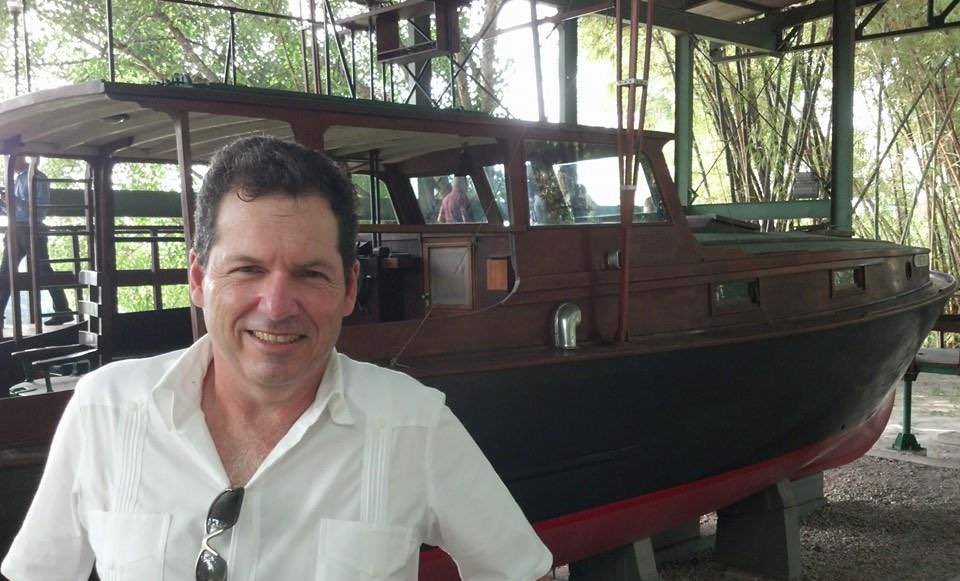 MenAndTheSea's tweet photo. John #Hemingway @johnhem awarded by the AIDHNC with the BRONZE ANCHOR AWARD for the diffusion of Cuban Naval History https://t.co/83Xx0bmgpF https://t.co/1OeVO3TWNo