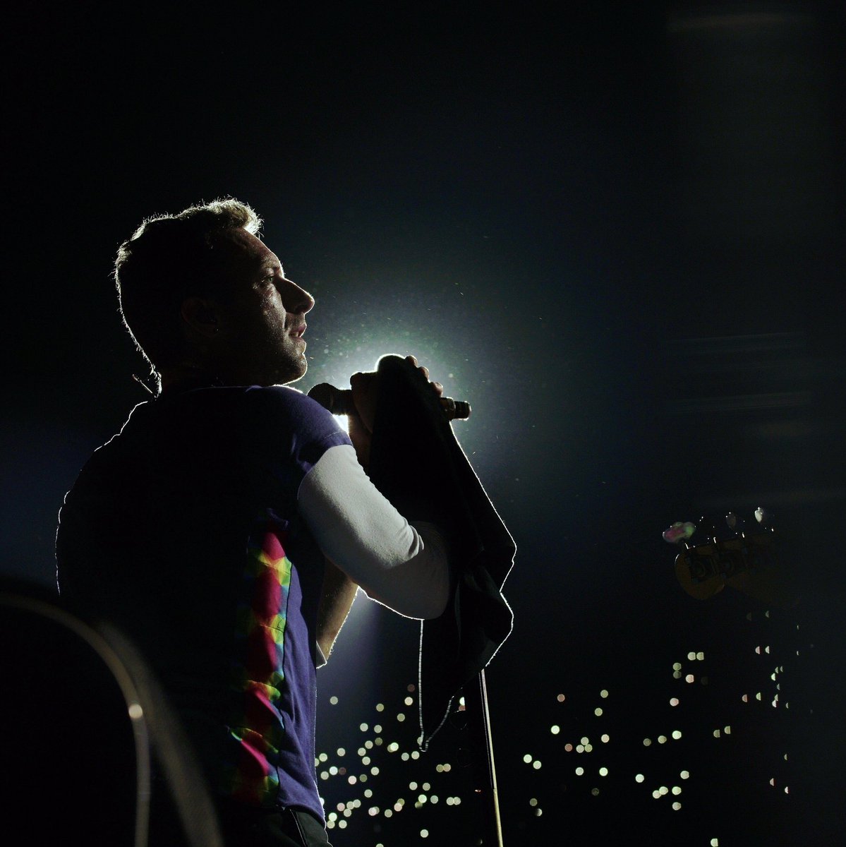 There's a light that you give me, when I'm in shadow... R42
#ColdplaySeoul #AHFODTour