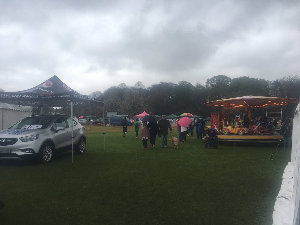 Open for the family fun day - still 25 #beer &amp; 3 #cider left &amp; plenty for everyone to do! #Horsforth #Leeds <a href="/HallParkCC/">Hall Park CC</a>