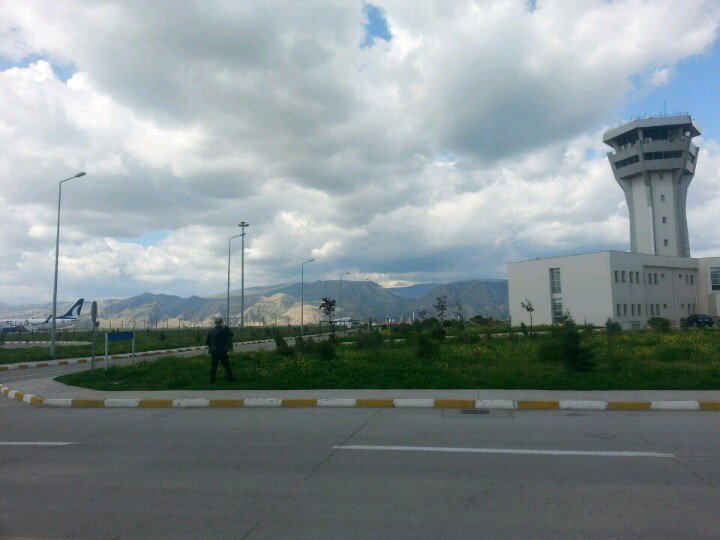 Hııı hoş bulduk hoş bulduk 😂😂 (@ Şırnak Şerafettin Elçi Havalimanı) swarmapp.com/c/d3YSnvSUzis