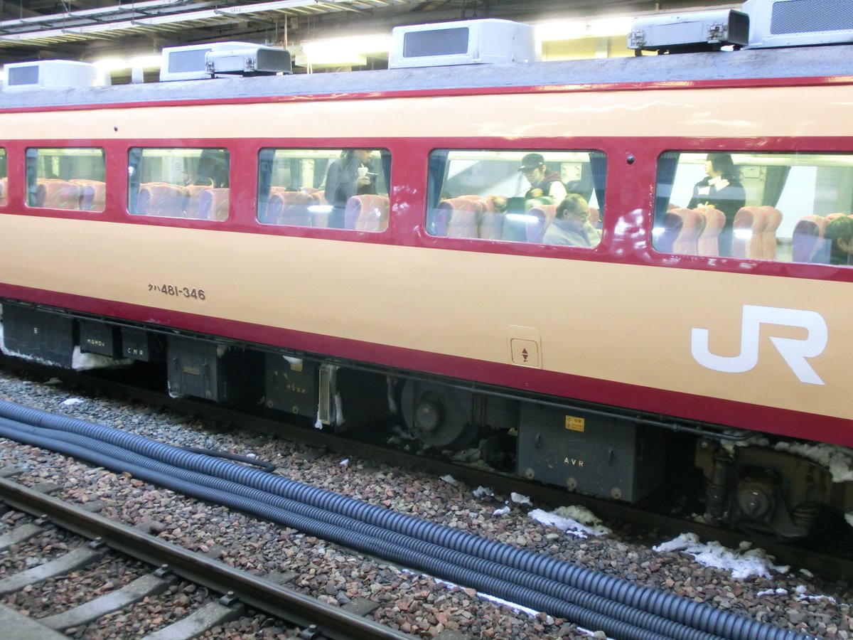 K1編成のクハ481は300番代後期型のため、車体のドアコックが485系1000