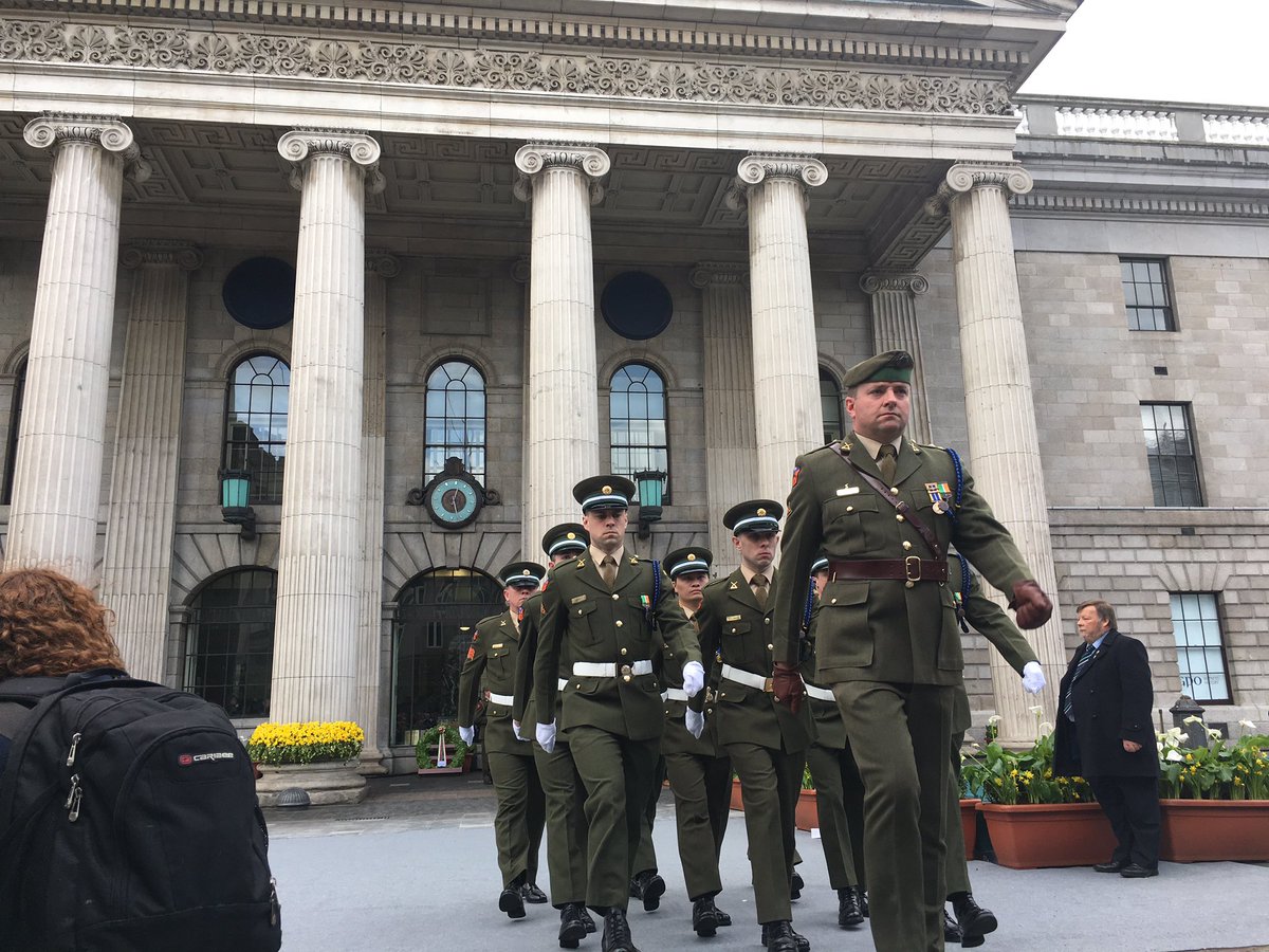 Army Officer from <a href="/defenceforces/">Óglaigh na hÉireann</a> reads the Proclamation outside the GPO and the wreath laid by the President on behalf of the people of Eire