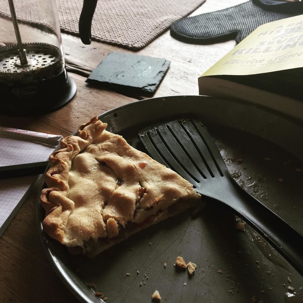 ChelskiLittle's tweet photo. In my family it's not spring until you make the first rhubarb pie. #nowitsspring https://t.co/lqKBhNlIUo https://t.co/iiLcPzvaJd