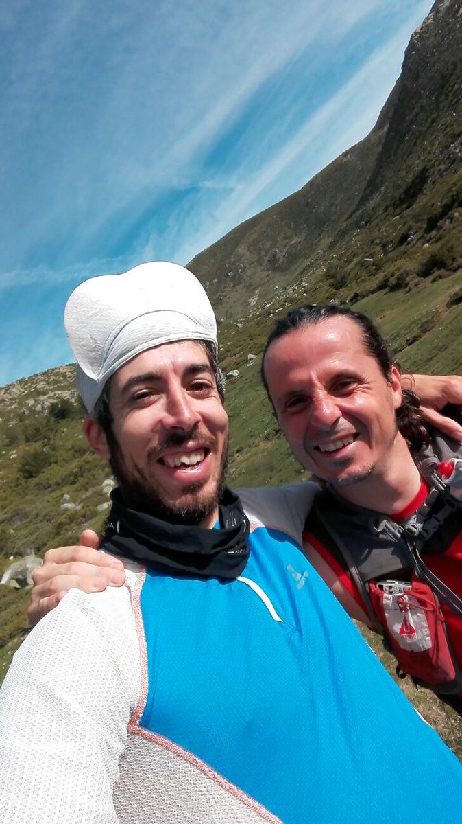 fitoparras's tweet photo. Zegama, Zumaia,Sotres,Somiedo y acabando en mi patio con mi primo q grande es!!!!!! https://t.co/aBcOAJVmiQ