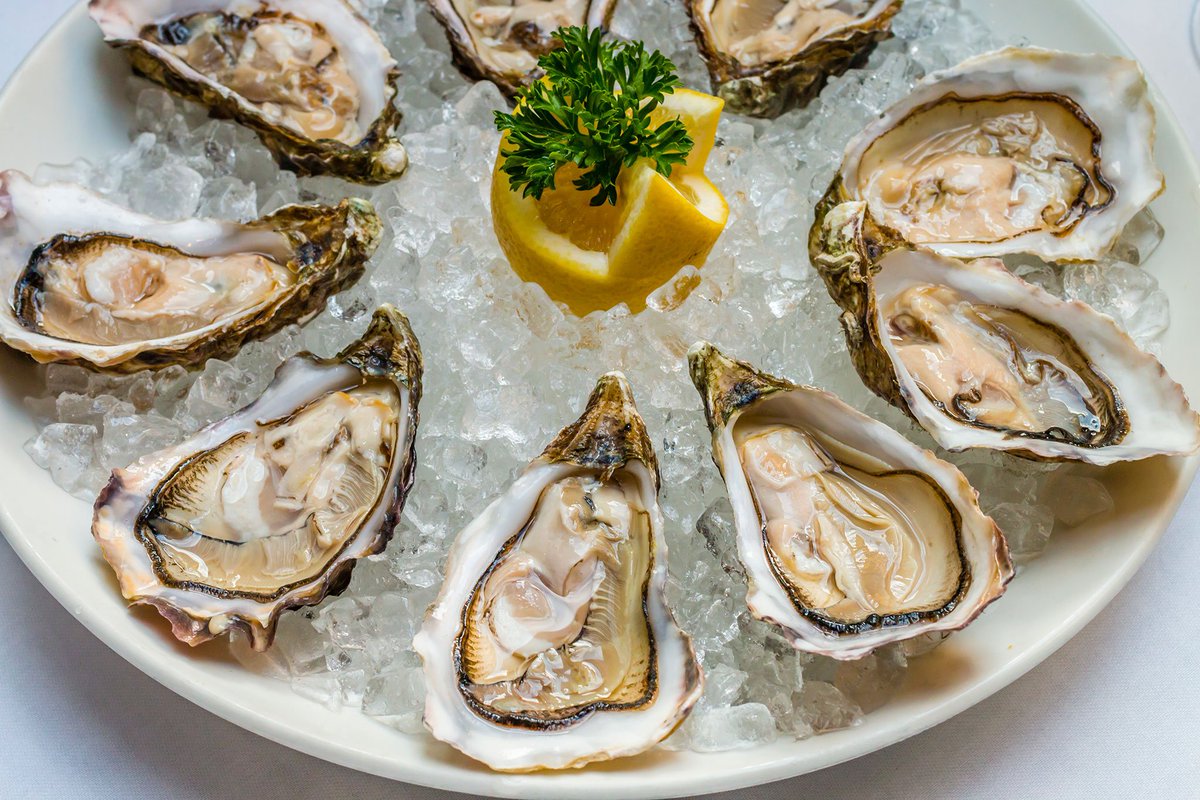 nikisflorist's tweet photo. Fresh and great tasting oyster offered by our friend @TheOysterBar17 #EDHECsmm #oysters https://t.co/CLWSRBBmgL