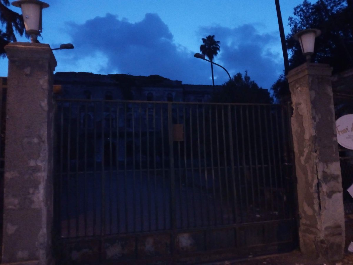 Iskra_Aversa's tweet image. Le istituzioni limitano l&apos;accesso a gli spazi dell&apos;ex manicomio di #Aversa. Dicono che sia per motivi di &quot;sicurezza&quot;
m.facebook.com/story.php?stor…