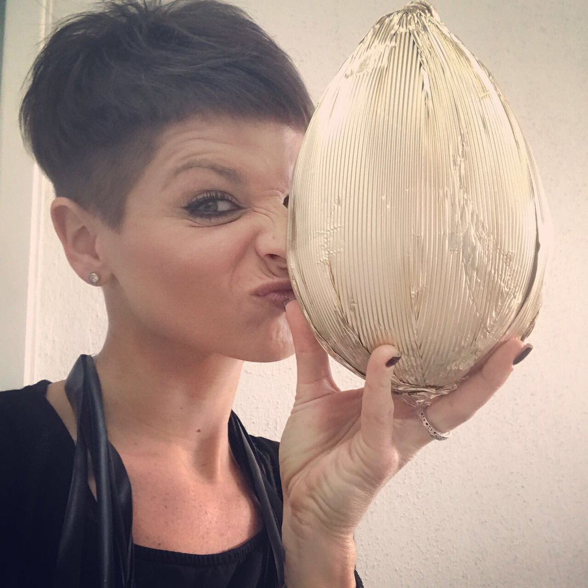 Alessandra Amoroso on Twitter: "Buona Pasqua #bigfamily 🐣 e alle vostre  famiglie!!! ❤❤❤ https://t.co/pt63eA50RU" / Twitter