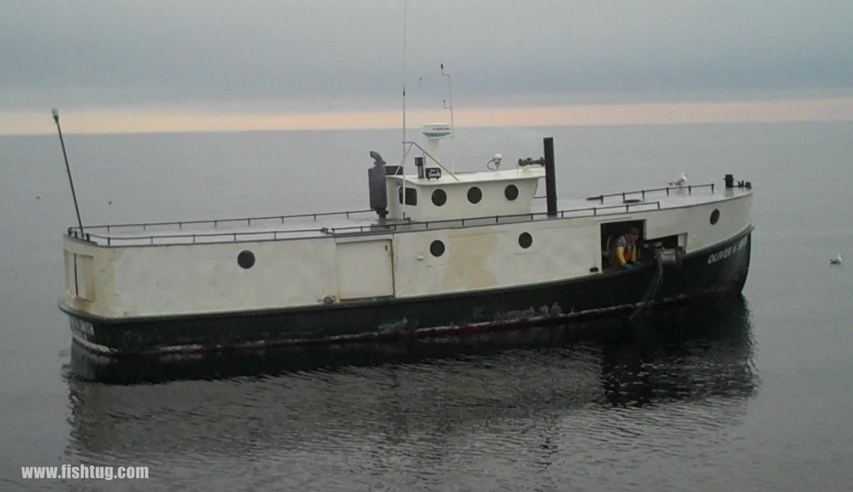 FishnMen's tweet photo. MT @fishtug Lone #fishtug off of the @doorcounty Peninsula near @BaileysHarborDC @MichiganCoast @NatFishMag https://t.co/IWGDE55Gtq
