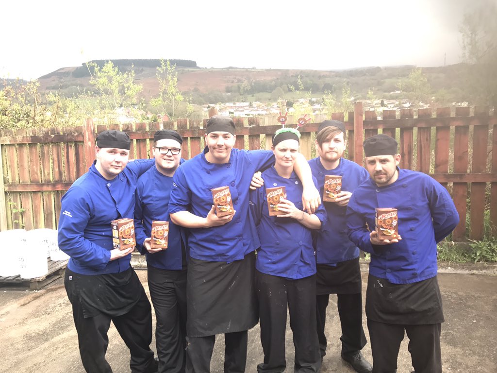 Kitchen team receiving their Easter eggs 🐰🐣 #EasterWeekend  #eastersunday <a href="/WeAreSUGM/">WeAreSUGM</a> <a href="/MarkCash15/">Mark Cash</a> <a href="/mikebrayley1/">Mike Brayley</a> <a href="/amylou8725/">Amy</a>